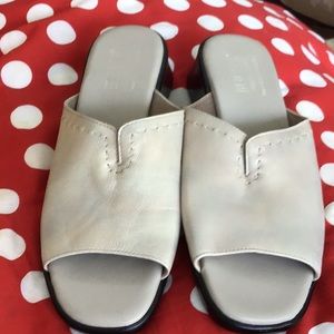 Slippers or slipons  6.5 N